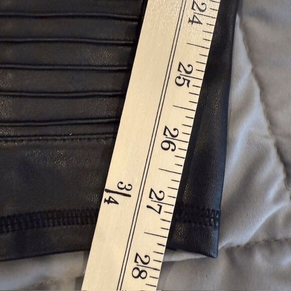 7 For All Mankind Faux Leather Moto Legging Pants Black Textured Front Size XS - Picture 10 of 11